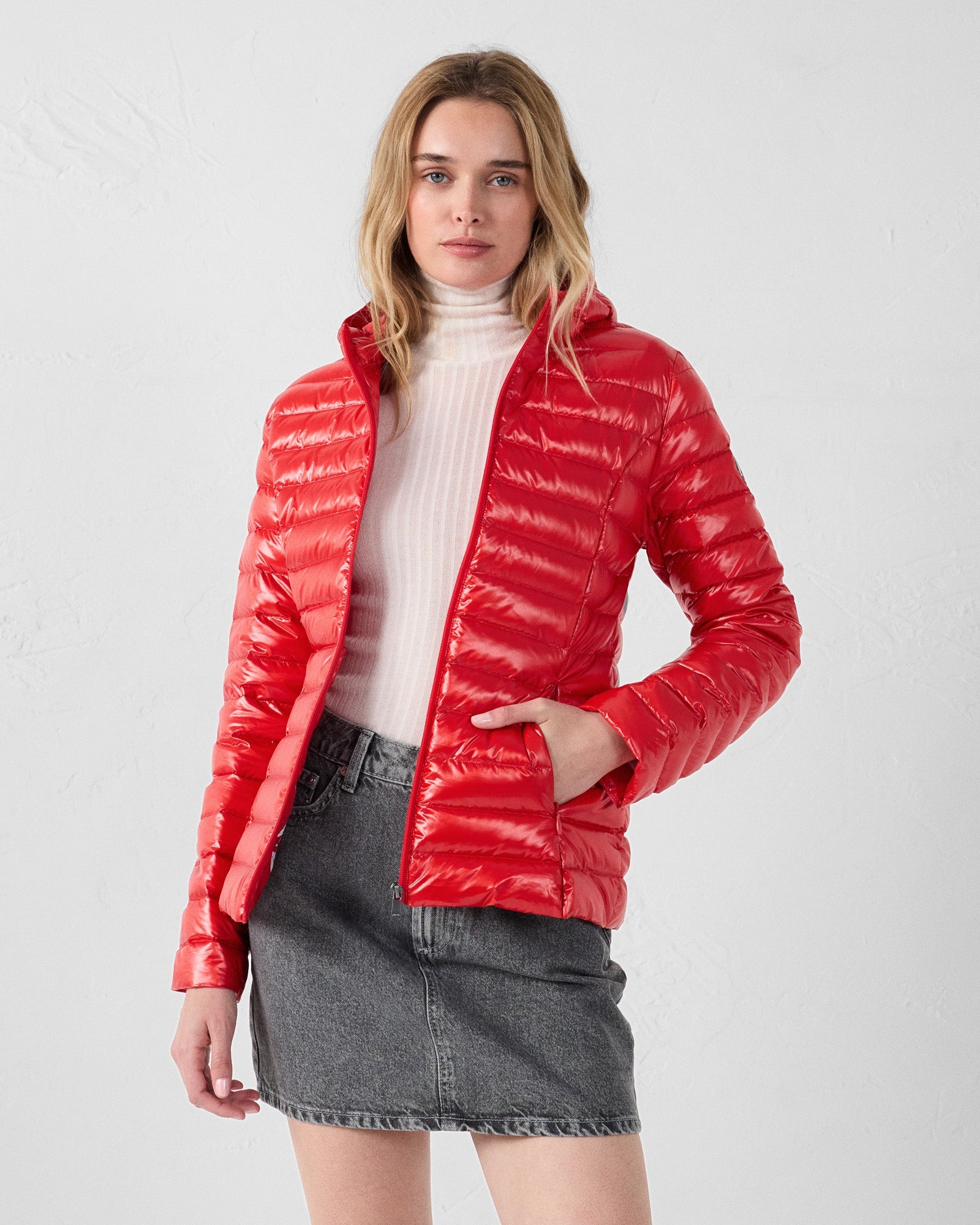 Doudoune légère à capuche Rouge carmin Cloe shiny