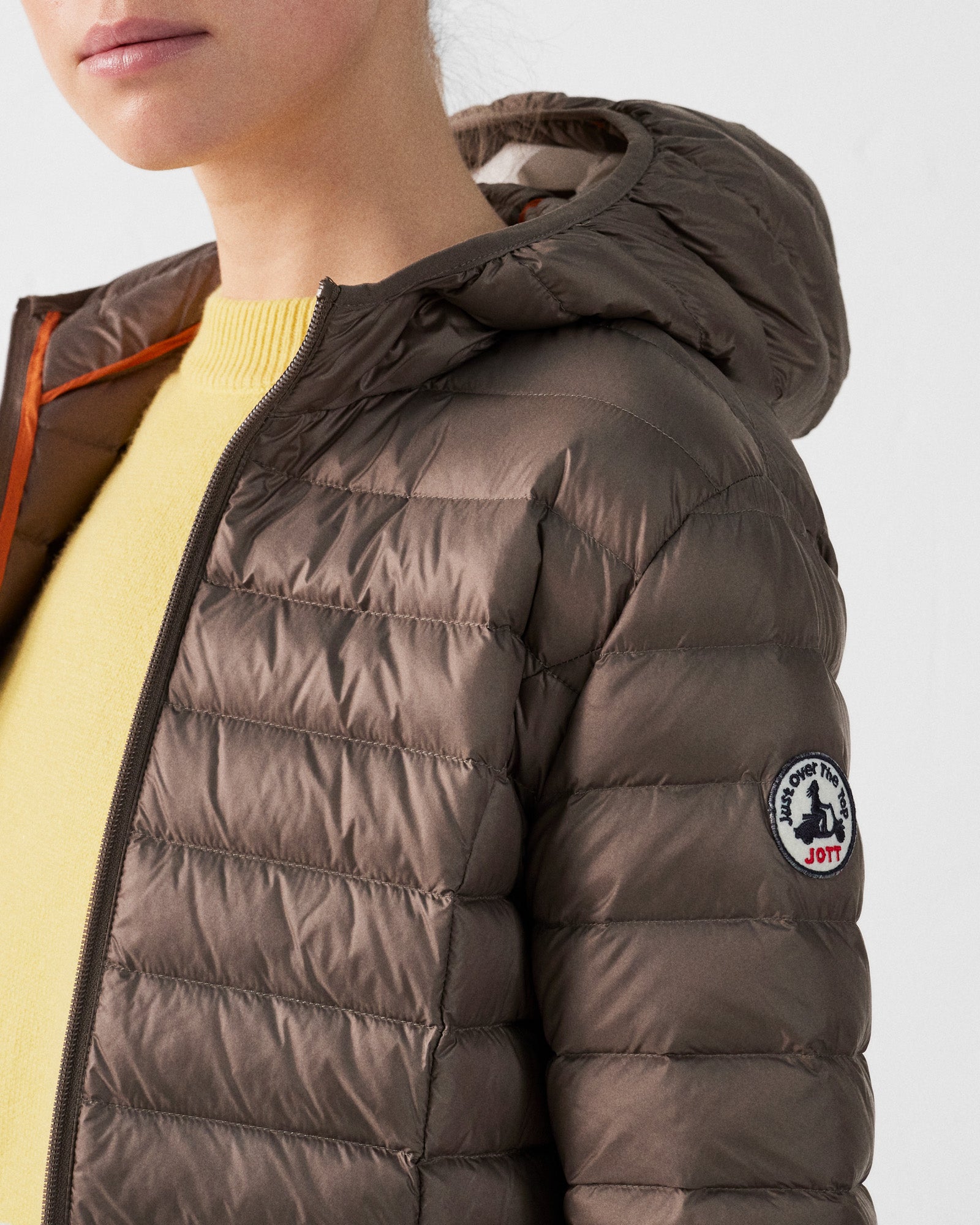 Doudoune légère à capuche Taupe Cloe